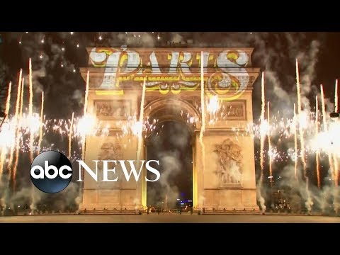 Stunning New Year light and fireworks show in France