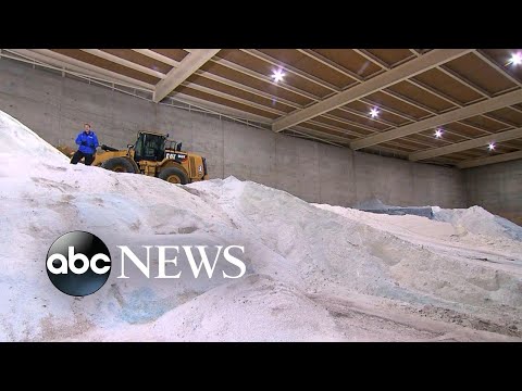 Airlines issue travel waivers ahead of Midwest blizzard episode artwork