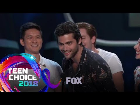 Shadowhunters: The Mortal Instruments Wins The Choice Sci-Fi/Fantasy TV Show | TEEN CHOICE episode artwork