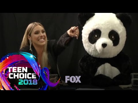 Lele Pons Finds Her Perfect Co-Host: Nick Cannon | TEEN CHOICE episode artwork
