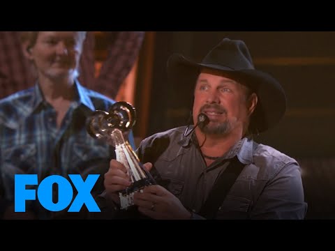 Garth Brooks Wins Artist Of The Decade | iHEARTRADIO MUSIC AWARDS episode artwork