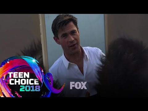 The Panda Ambushes Chris Hemsworth | TEEN CHOICE episode artwork