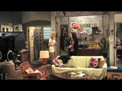2 Broke Girls - 'Pilot' Behind the Scenes episode artwork