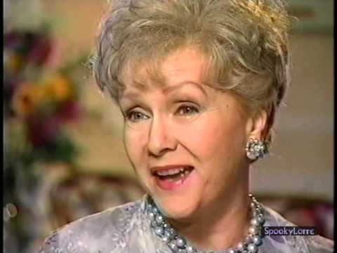 Carrie Fisher Gives Debbie Reynolds a COMEDY AWARD episode artwork