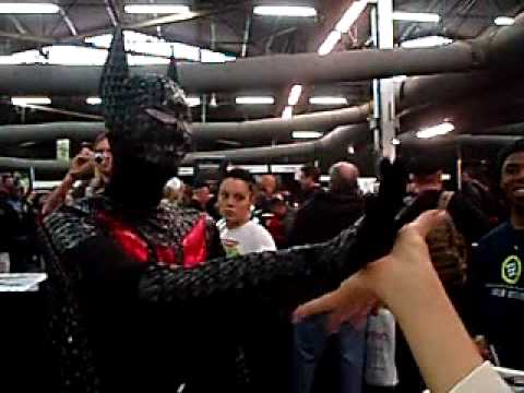 Fans Greet JULIE NEWMAR at Comic-Con 2009 NYC episode artwork