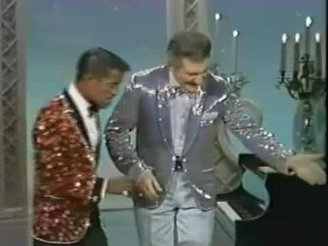 Comedy: Sammy Davis Jr & LIBERACE suit themselves - sparkly outfits episode artwork