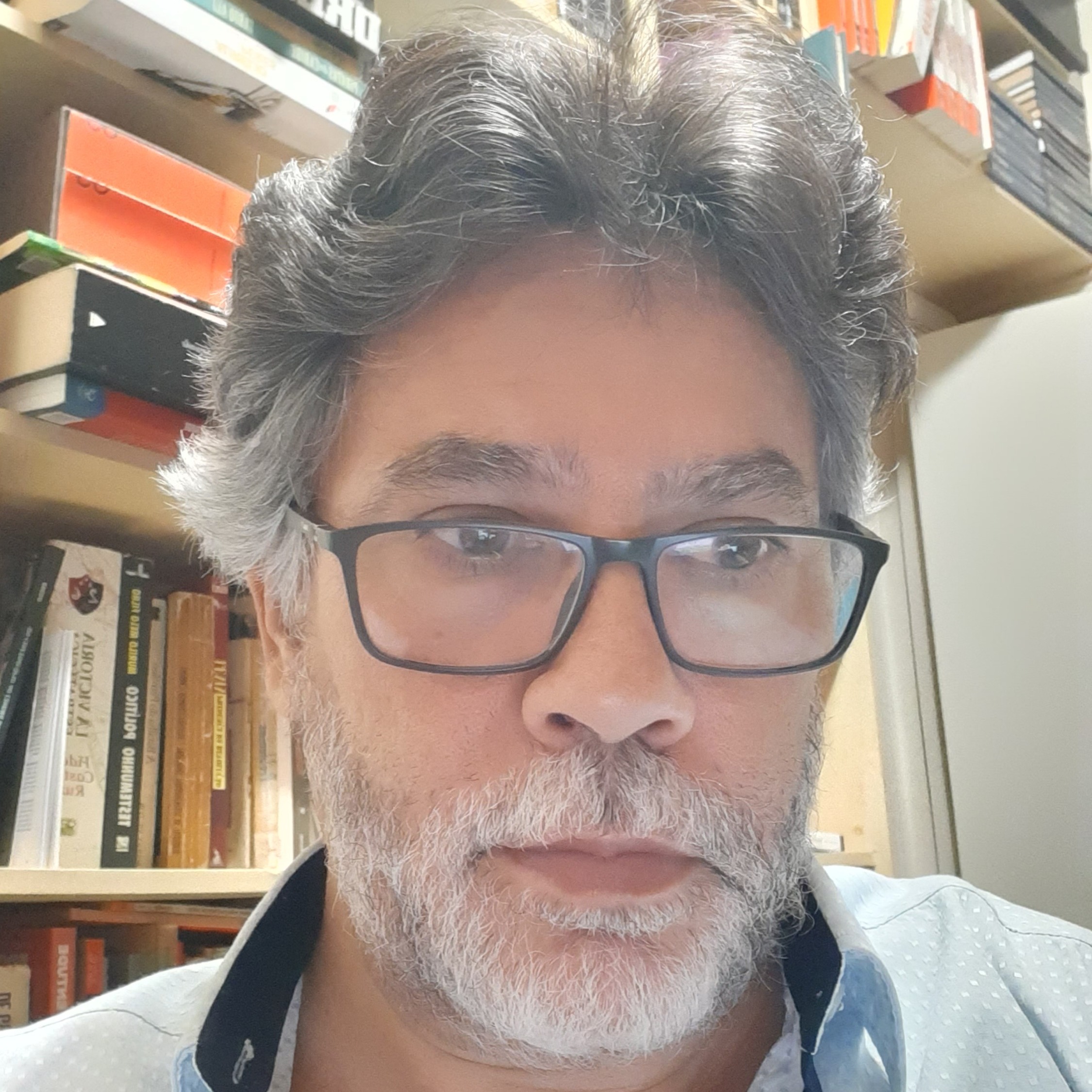 Osvaldo Bertolino - O outro lado da notícia