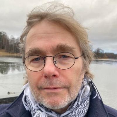 Micke Evhammar berättar om boken Eldflugors skugga