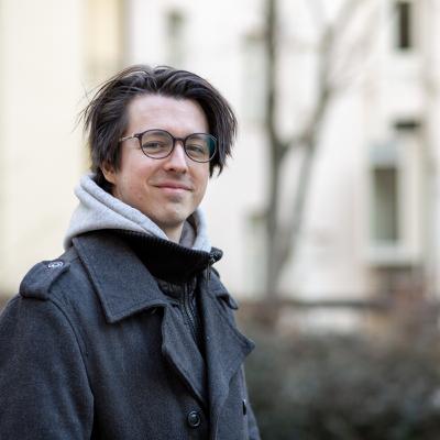 Jirka Burýšek: Podvody už necílí jen na seniory, výrazně přibývá i mladších obětí. Jirka Burýšek: Podvody už necílí jen na seniory, výrazně přibývá i mladších obětí.