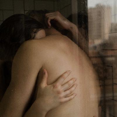 "Chevelure trempée dans le sang des amours, Je t'aime", Guillaume Apollinaire "Chevelure trempée dans le sang des amours, Je t'aime", Guillaume Apollinaire