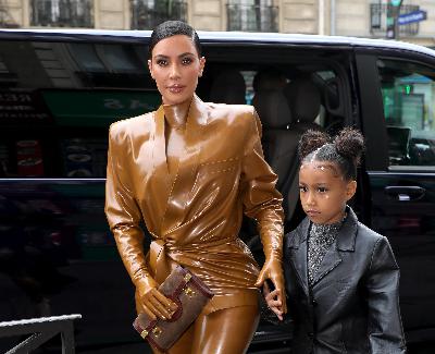 5: 09/10/21 - North West Adorably Trolls Her Mom Kim Kardashian For “Talking Different” In Videos on Instagram 5: 09/10/21 - North West Adorably Trolls Her Mom Kim Kardashian For “Talking Different” In Videos on Instagram