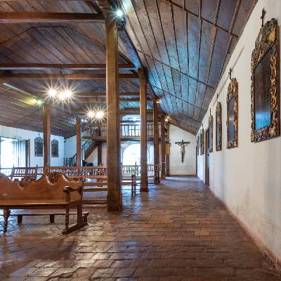 Recorrido en el Templo Colonial de Orosi: Historia, Cultura y Sincretismo Religioso Recorrido en el Templo Colonial de Orosi: Historia, Cultura y Sincretismo Religioso