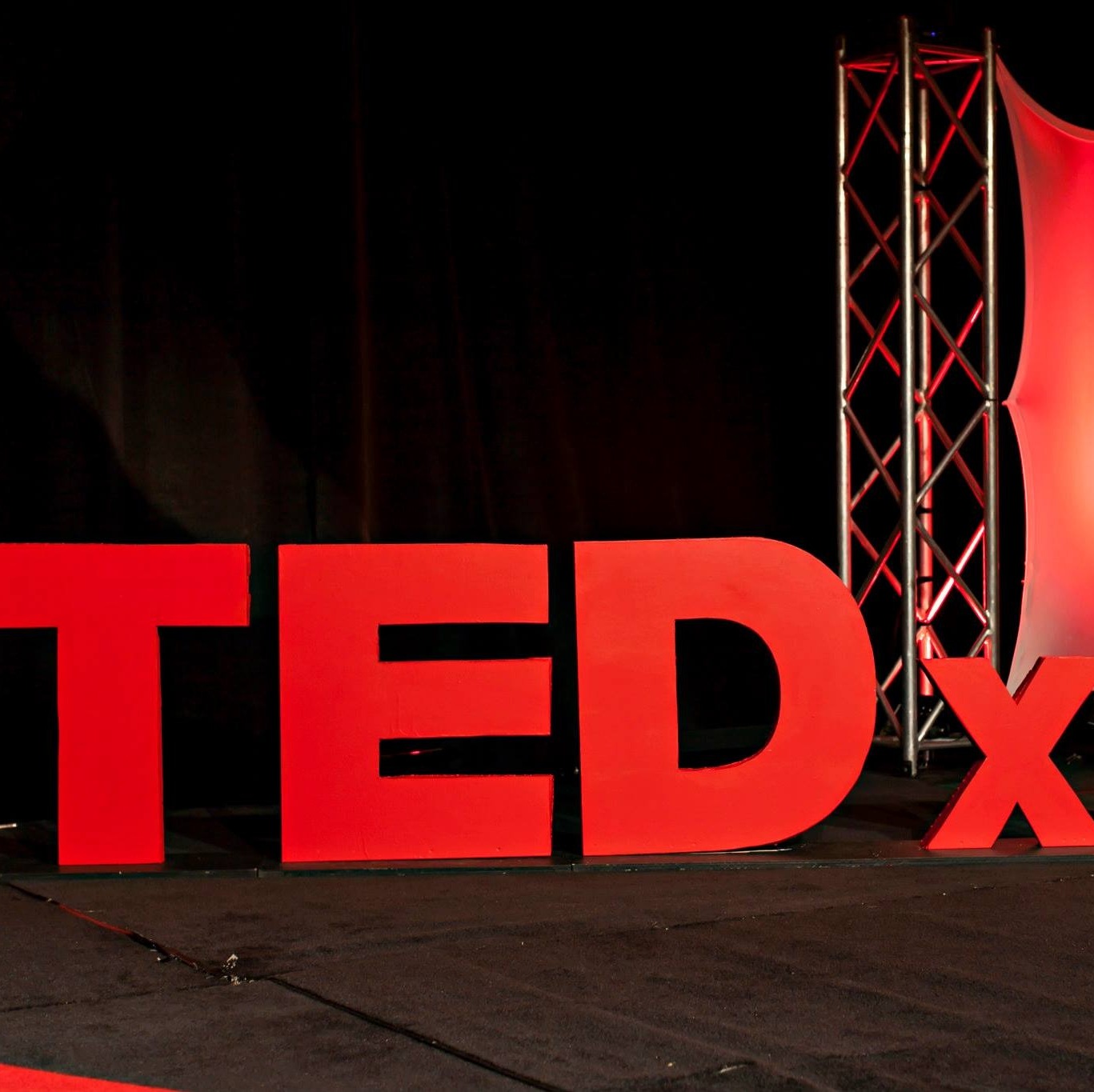 Como Lidar Com Pensamentos Ruins e Sentimentos Decorrentes do Medo  Mariana Neves  TEDxYouthEAB