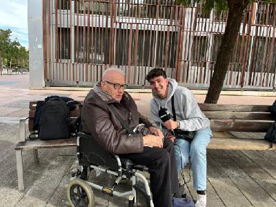 L'emoció del Juan Canela, soci número 6 del Barça, després de fer el servei d'honor al Camp Nou L'emoció del Juan Canela, soci número 6 del Barça, després de fer el servei d'honor al Camp Nou