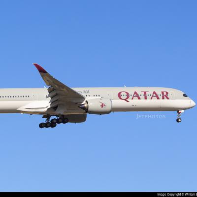 Qatar Airways close call with crossing aircraft over Iran
