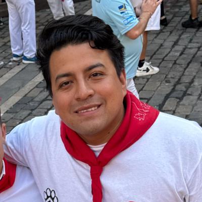 Personajes del toro con Óscar Abiud