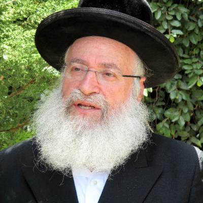 ישיבה בסוכה בשעת ירידת גשמים