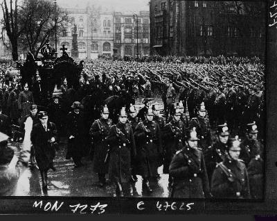 S8 Ep172: Commercial Interests and the Anglo-German Fellowship: Colleague Charles Spicer explores the founding of the Anglo-German Fellowship in 1935, headquartered at the Metropole Hotel, explaining that it attracted major financial and media interests such as Uni S8 Ep172: Commercial Interests and the Anglo-German Fellowship: Colleague Charles Spicer explores the founding of the Anglo-German Fellowship in 1935, headquartered at the Metropole Hotel, explaining that it attracted major financial and media interests such as Uni
