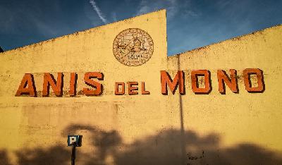 El secret que amaga l'etiqueta de la marca Anís del Mono i que té a veure amb Charles Darwin El secret que amaga l'etiqueta de la marca Anís del Mono i que té a veure amb Charles Darwin