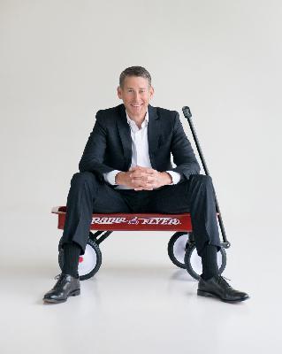 S1 E1: Robert Pasin: Rethinking Radio Flyer’s Little Red Wagon Without Reinventing the Wheel S1 E1: Robert Pasin: Rethinking Radio Flyer’s Little Red Wagon Without Reinventing the Wheel