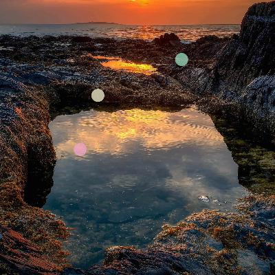 Piscine naturali che si riempiono con l’alta marea Piscine naturali che si riempiono con l’alta marea