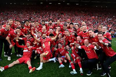 Liverpool's 20th PL Trophy