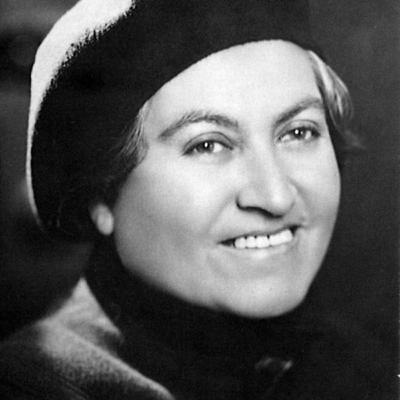 Besos Gabriela Mistral