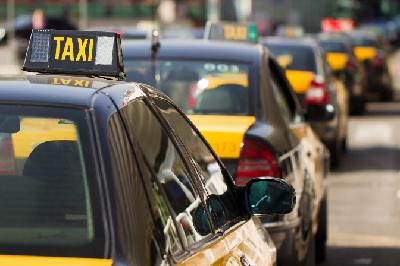 Élite Taxi demana canviar el "paradigma" i sol·licitar taxis com si fossin VTC