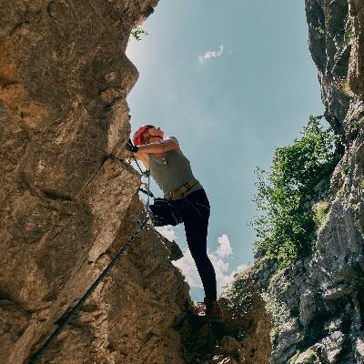 Tanzbären & Drahtseilakt | Kosovo