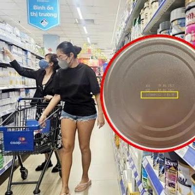 Nhiều phụ huynh, khách hàng đứng ngồi không yên khi Nestlé thu hồi 17 lô sữa NAN Nhiều phụ huynh, khách hàng đứng ngồi không yên khi Nestlé thu hồi 17 lô sữa NAN