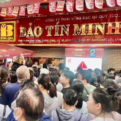 Tin trong nước - Vàng nhẫn, vàng miếng 'cháy hàng', nhiều người dân vẫn xếp hàng chờ
