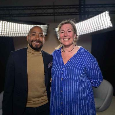 6. Humordrottningen"- Lena Frisk