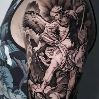 Tattoo de São Miguel Arcanjo: O Poderoso Símbolo de Proteção e Coragem