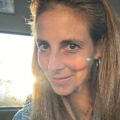 S8:E7 Cate Lycurgus Talks with Julie Murphy