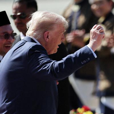 Trump dances with performers after landing in Malaysia Trump dances with performers after landing in Malaysia