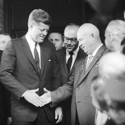 La crisis de los misiles de Cuba: Los trece días que estremecieron al mundo La crisis de los misiles de Cuba: Los trece días que estremecieron al mundo
