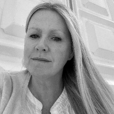 Ep 225 - Finding Emotion in Abstract Landscapes with Wendy Bagnall