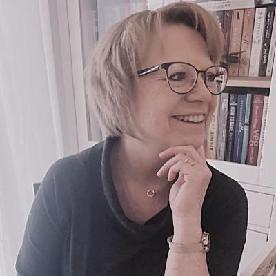 HOW TO COPE AT WORK WHEN YOU'RE GOING THROUGH MENOPAUSE - Episode 16