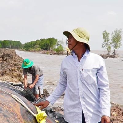 Người dân nói dự án điện gió làm cáp ngầm dang dở gây sạt lở, lãnh đạo xã lên tiếng Người dân nói dự án điện gió làm cáp ngầm dang dở gây sạt lở, lãnh đạo xã lên tiếng