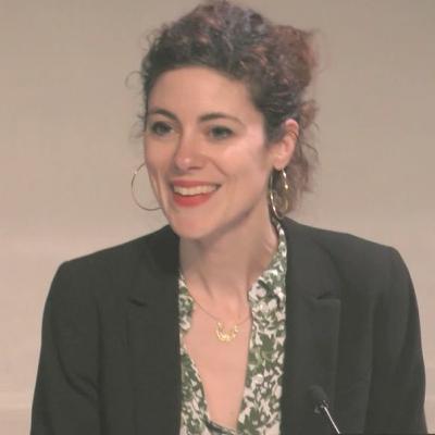 Enjeux des politiques d'arabisation au Maghreb indépendant / C. COURREYE