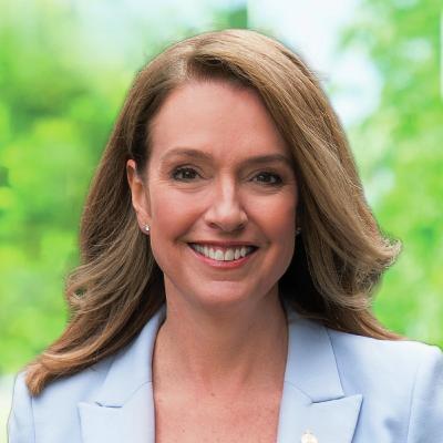 ONE MONTH ON — KELLE SLOANE JOINS  CHRIS SMITH