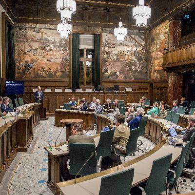 #225 - Vastberaden in de raad