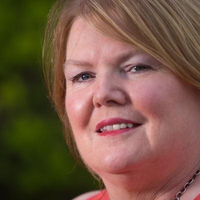 Máirín Ní Chéide, tráchtaire, Stáit Aontaithe Mheiriceá. Máirín Ní Chéide, tráchtaire, Stáit Aontaithe Mheiriceá.