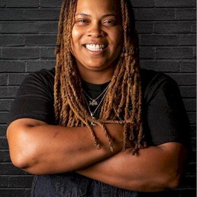 The Glor﻿y of Chicago-Style BBQ, Dominique Leach