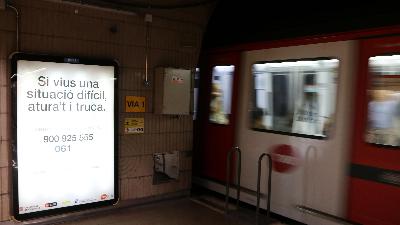 TMB posa en marxa una campanya per prevenir el suïcidi al metro