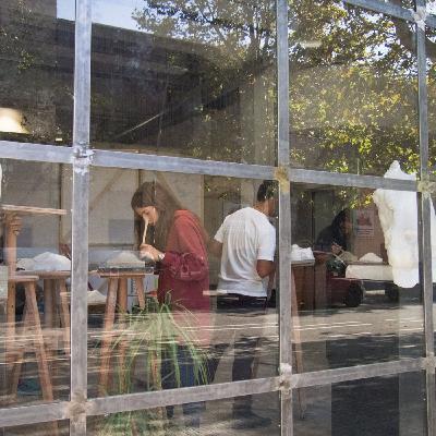 Música a la entrada del metro en Poblenou Música a la entrada del metro en Poblenou