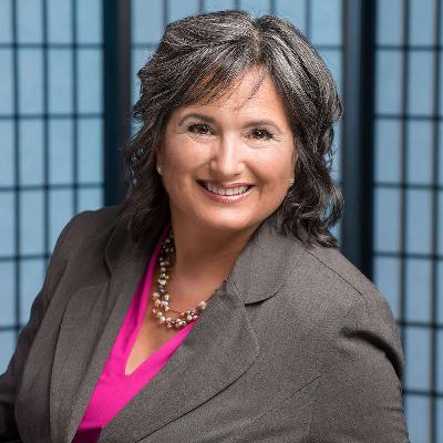 Professionally Standing Out in the Crowd on LinkedIn Professionally Standing Out in the Crowd on LinkedIn