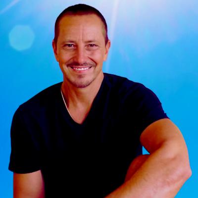 "SUNSET YOGA" 20-min ADVANCED POWER YOGA w/ Matthew Reyes "SUNSET YOGA" 20-min ADVANCED POWER YOGA w/ Matthew Reyes