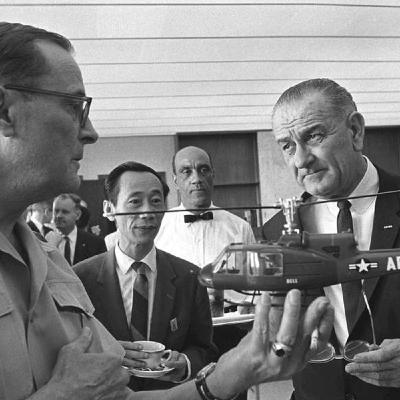 S8 Ep272: MCNAMARA AND JOHNSON'S DANGEROUS FEEDBACK LOOP Colleague William Taubman. Following JFK's assassination, Lyndon Johnson retained McNamara, relying on his efficiency and self-confidence to counter his own insecurities and depressive episodes. A dangerous f