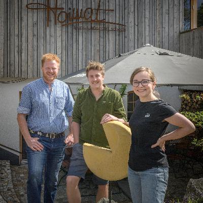 Genusskäserei Hoimat: Philipp Haggenmüller, Sebastian Herz und Lisa Benz über Heimatgefühle und Geschmacksexplosionen Genusskäserei Hoimat: Philipp Haggenmüller, Sebastian Herz und Lisa Benz über Heimatgefühle und Geschmacksexplosionen